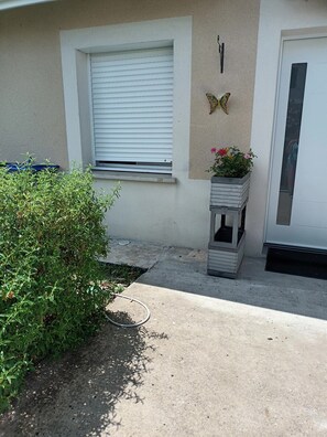 Exterior detail - Town house located between Arcachon and Andernos les Bains. (Biganos)