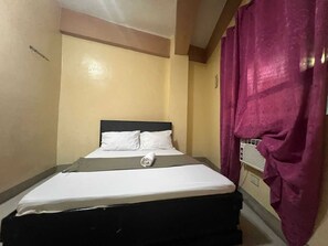 Deluxe Double Room | Desk, free WiFi, bed sheets - OYO 1151 AAM Transient and Guesthouse (Pasay)