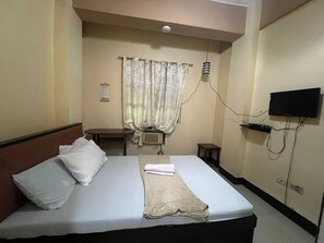 Deluxe Double Room | Desk, free WiFi, bed sheets - OYO 1151 AAM Transient and Guesthouse (Pasay)
