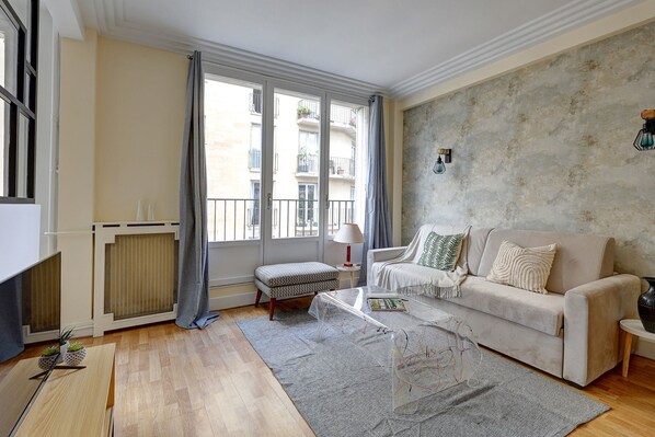 Appartement Ville, 1 lit double et 1 canapé-lit, non-fumeurs | Coin séjour | TV connectée de 40 pouces avec chaînes par satellite
