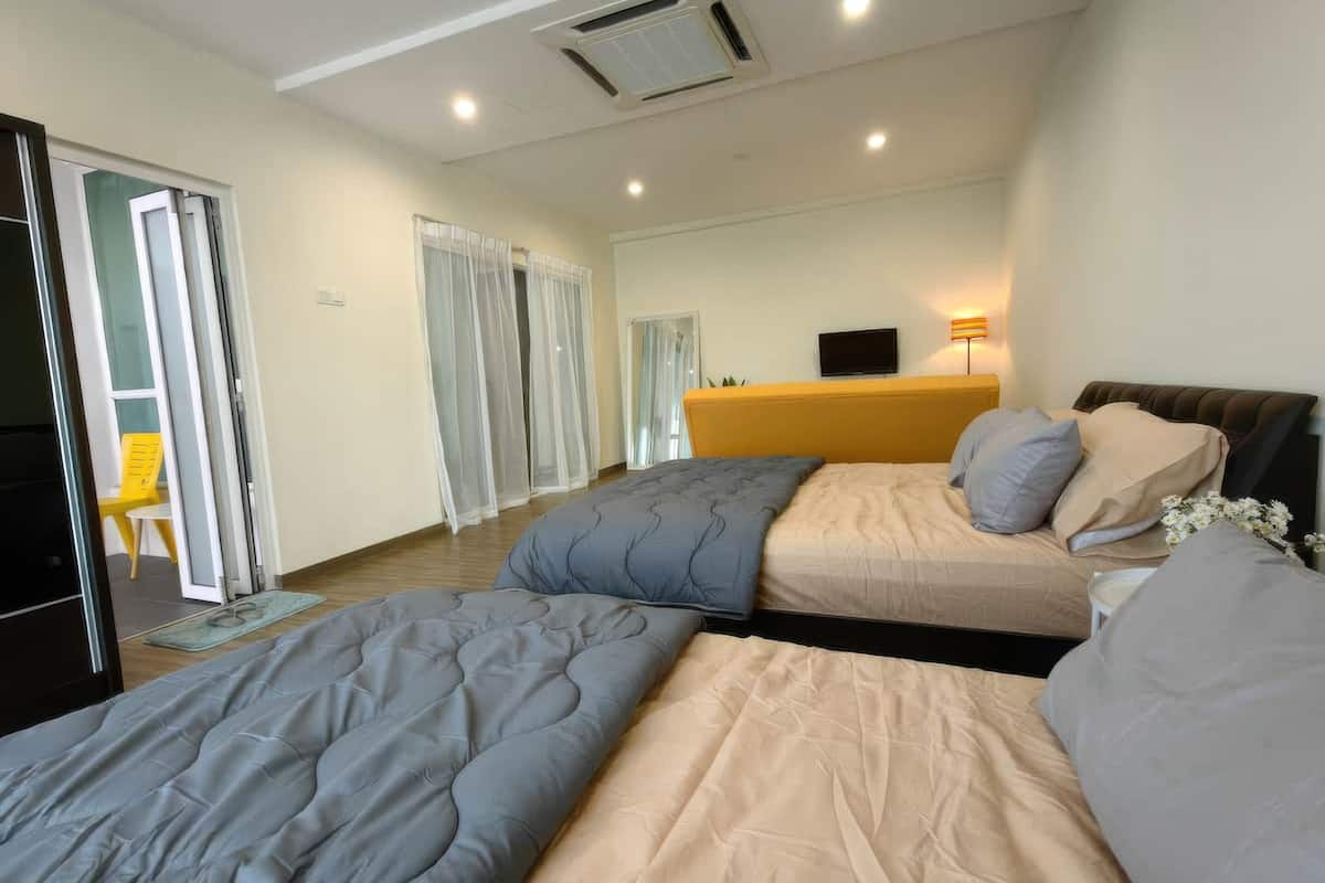 Superior Apartment, 1 Queen Bed, Balcony, City View
