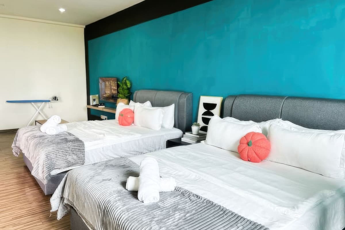 Deluxe Studio, 2 Queen Beds, Balcony, City View