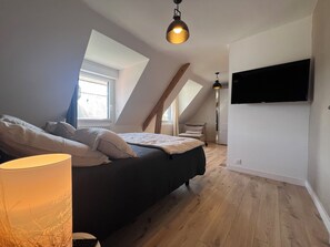 4 habitaciones, tabla de planchar con plancha, wifi y ropa de cama 