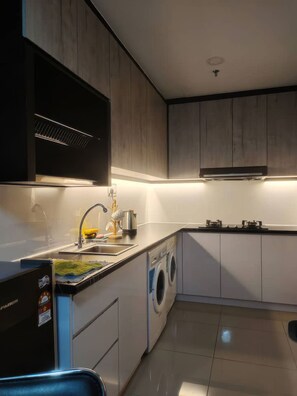 Superior-Studio, 1 Queen-Bett, Balkon, Stadtblick | Eigene Küche | Kühlschrank, Wasserkocher