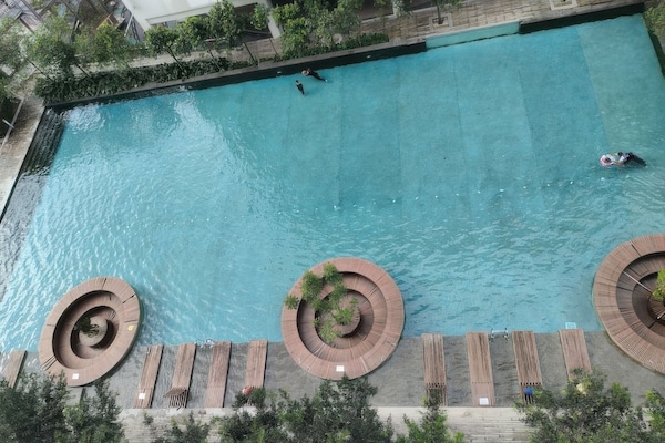 Indoor/outdoor pool