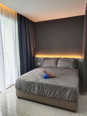 Superior Studio, 1 Queen Bed, Balcony, City View