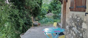 Detached house on the heights of Grasse with sea view.