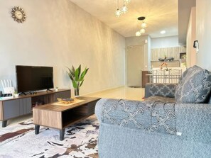 Superior Apartment, 3 Bedrooms, Balcony, City View | Living area