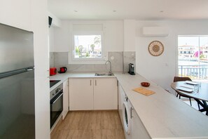 Fridge, oven, coffee/tea maker, toaster