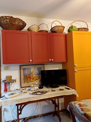 Interior - The little house in the castle (Caso)