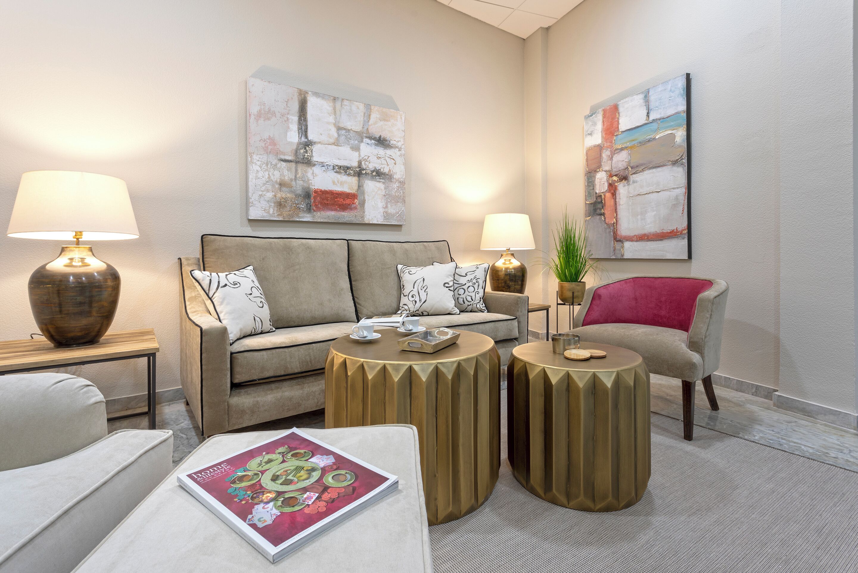 Apartment (3 Bedrooms) | Living area