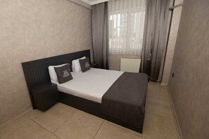 Ropa de cama de alta calidad, cubrecamas, wifi gratis y ropa de cama