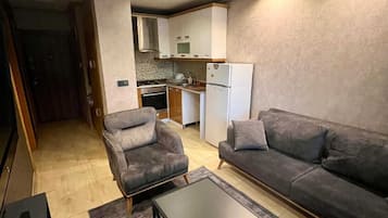 Appartamento Comfort, vista città | Biancheria da letto di alta qualità, copriletto in piuma, Wi-Fi gratuito