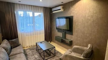Departamento Confort, vista a la ciudad | Ropa de cama de alta calidad, edredón, wifi gratis y ropa de cama