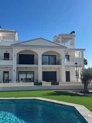 Outdoor pool - Sunset Adhara Penthouse - panorama - distant view - fast WLAN - Costa Blanca (Ciudad Quesada)