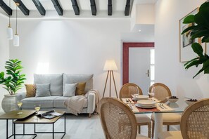 Living area - Casa Palacio Bailén by Magno Apartments (Seville)