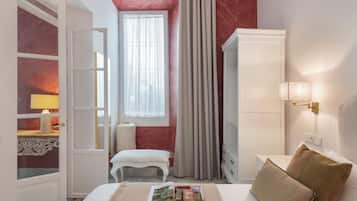 Exclusive Apartment | Laptop workspace, iron/ironing board, free WiFi