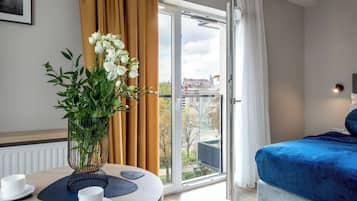 Iron/ironing board, free WiFi, bed sheets