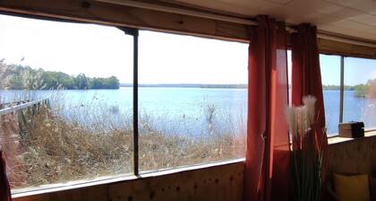 Wooden hut on stilts at Lac du Der - Nature escape & unusual charm