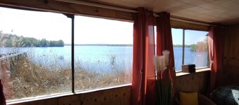 Wooden hut on stilts at Lac du Der - Nature escape & unusual charm