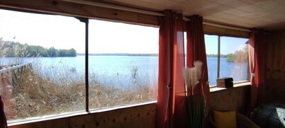 Wooden hut on stilts at Lac du Der - Nature escape & unusual charm