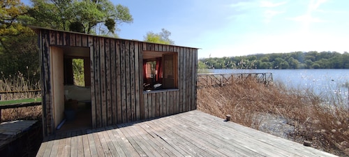 Wooden hut on stilts at Lac du Der - Nature escape & unusual charm