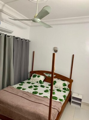 3 chambres, fer et planche à repasser, Wi-Fi, draps fournis