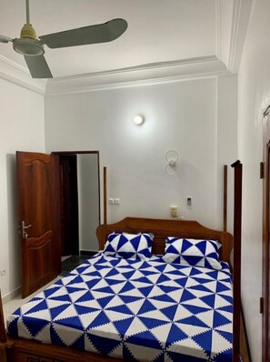 3 chambres, fer et planche à repasser, Wi-Fi, draps fournis
