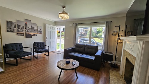 Gorgeous 3BR Home with Backyard