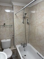 Combined shower/tub, towels, toilet paper
