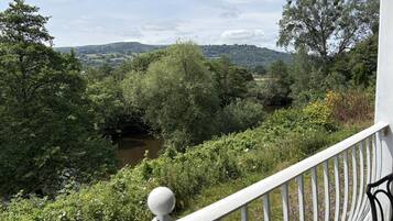 Standard Twin Room, Ensuite, River View | Free WiFi