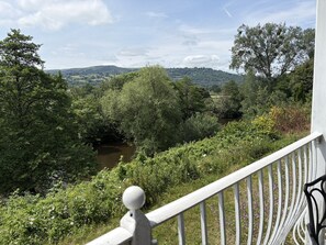 Habitación estándar con 2 camas individuales, baño privado, vistas al río | Wifi gratis
