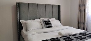 3 bedrooms, iron/ironing board, WiFi, bed sheets - Perfect Palm Condos- N12 (Nakuru)