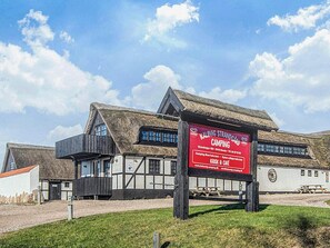 Exterior - 5 Person Holiday Park Home in Ronde (Ronde)