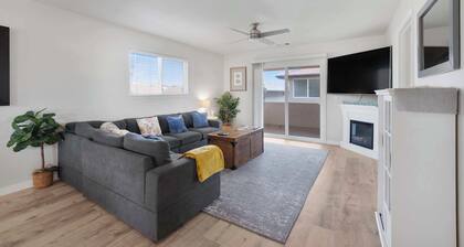 Spacious 4BR Retreat, Walk to Beach, Arcade Game