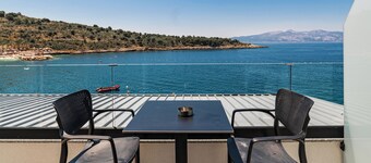 Lluka Sea Side