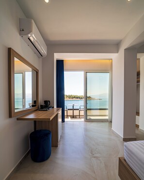 Deluxe Double Room, Balcony, Beach View | In-room safe, desk, soundproofing, free WiFi - Lluka Sea Side (Sarandë)
