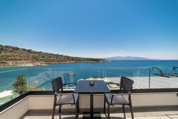 Quarto casal luxo, sacada, vista para a praia | Sacada