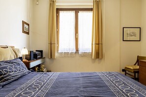 2 bedrooms, iron/ironing board, travel cot - GuestHost - Seaview Apartment Alghero (Alghero)