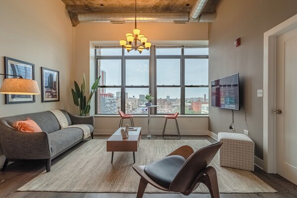 Smart TV - McCormick South Loop 2BR Suite Near Soldier Field & Museum Campus (Chicago)