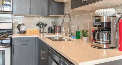 McCormick 2B/2Ba for up to 8 guests w Opt Parking