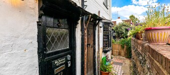 The Snug in the centre of Henley