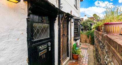 The Snug in the centre of Henley