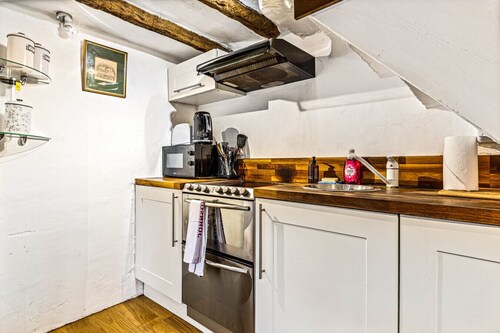 The Snug in the centre of Henley