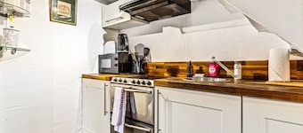 The Snug in the centre of Henley