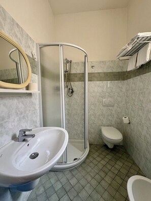 Twin Room, Beach View | Bathroom | Shower, hair dryer, towels, soap - HOTEL DINKLI (Rimini)
