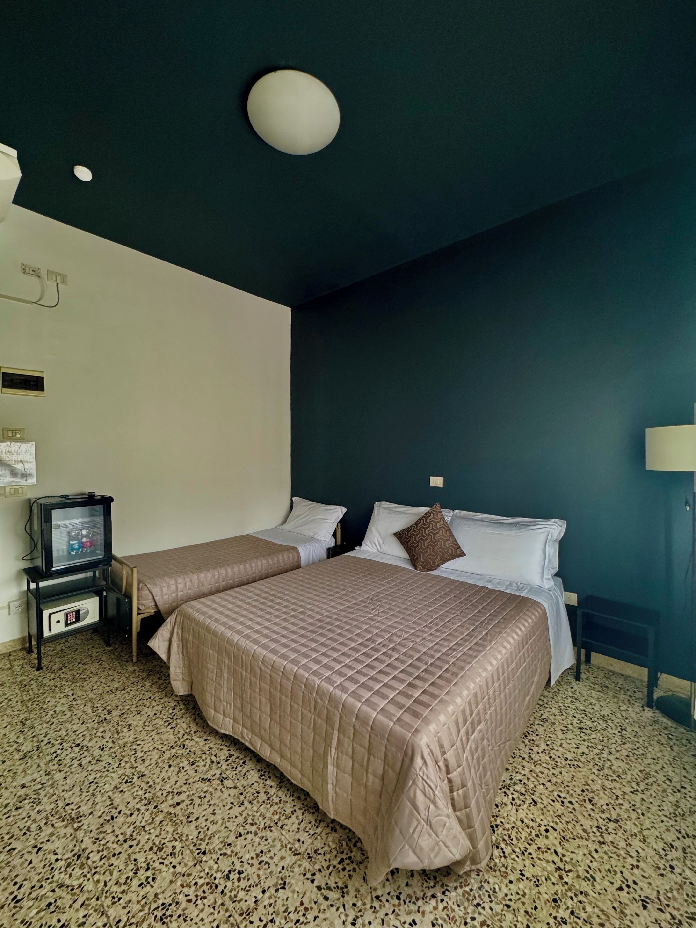 Basic-værelse til 3 personer | Pengeskab på værelset, gratis Wi-Fi