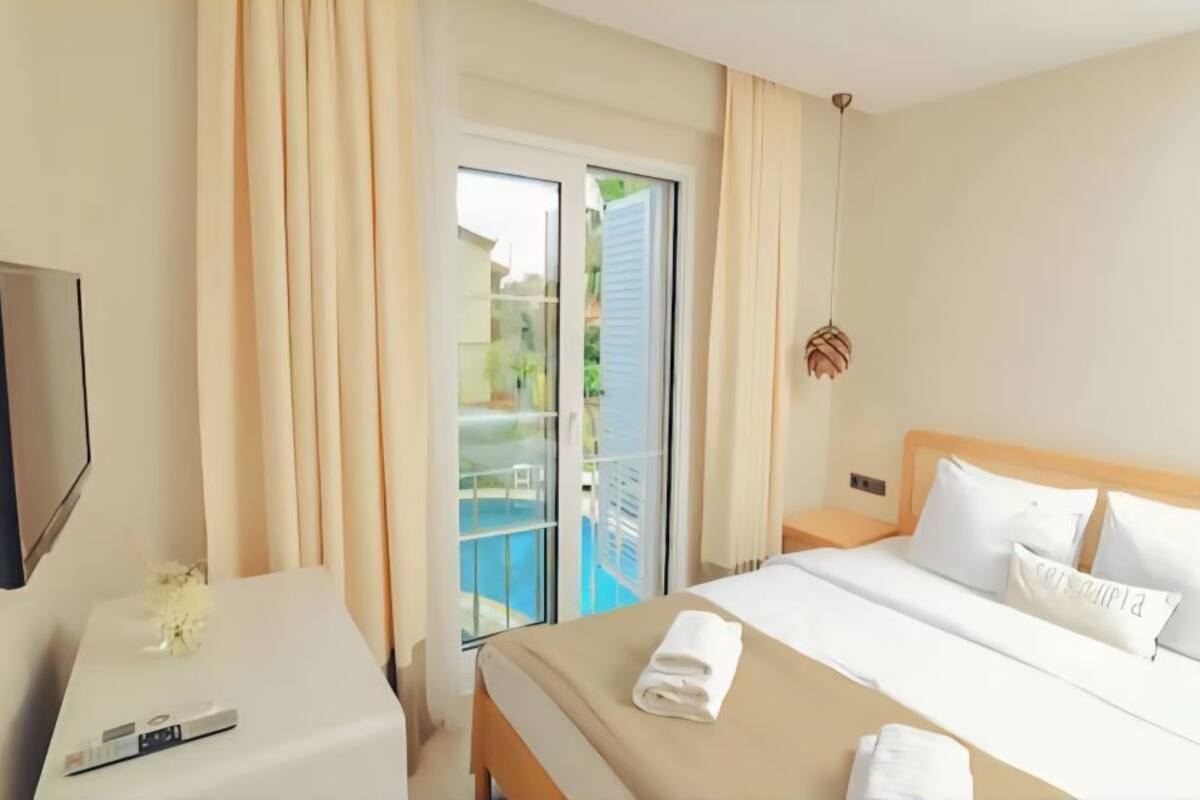 Comfort Triple Room | Desk, laptop workspace, WiFi (free)