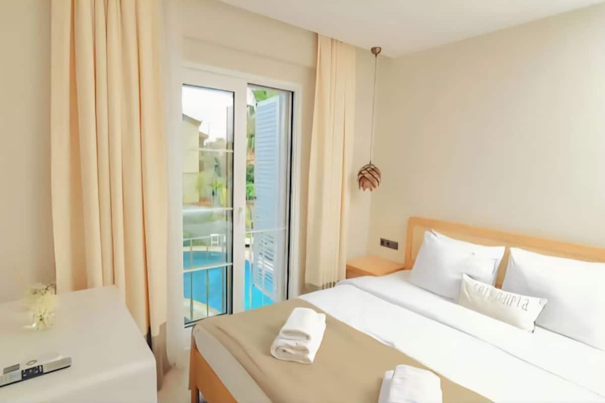 Comfort Triple Room | Desk, laptop workspace, free WiFi