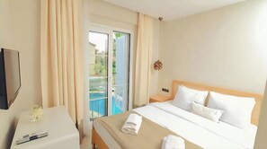 Comfort Triple Room | Desk, laptop workspace, free WiFi - alasata country house (Cesme)